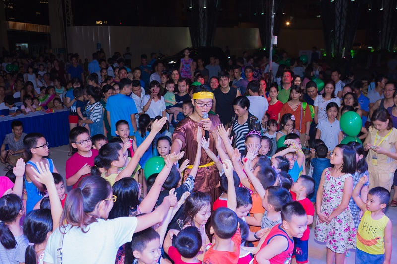 “Mùa trăng yêu thương 2017” khép lại với màn giao lưu giữa các em nhỏ và chú Cuội