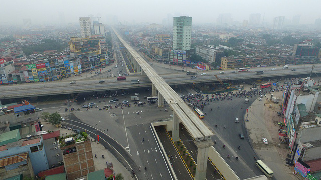 Cơ sở hạ tầng giao thông được đầu tư là một trong những yếu tố khiến thị trường bất động sản khu vực phía Tây Hà Nội “nóng” lên.