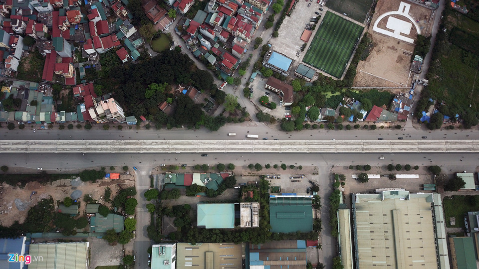 Đoạn đi trên cao từ Nhổn tới Cầu Giấy dài 8,5 km gồm 8 ga S1 đến S8. Đoạn đi ngầm dưới lòng đất dài 4 km gồm 4 ga từ S9 đến S12, trong đó có 2 ga kết nối và trung chuyển là Cầu Giấy và Cát Linh. Tổng cộng tuyến đường sắt này có 12 nhà ga.